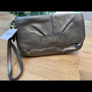 Leather Coach purse - Gold with tags on
